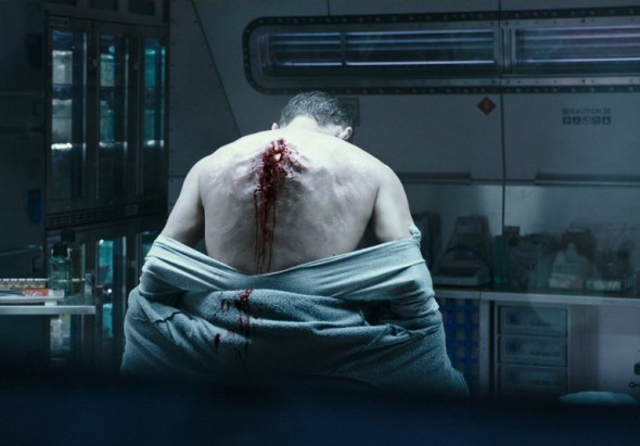 Cuerpo explosionado por un alien en Alien: Covenant