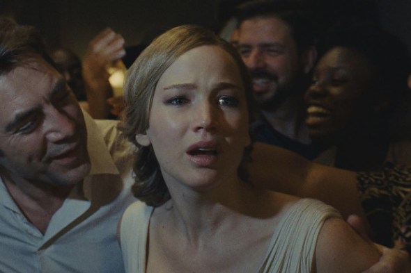 Javier Bardem y Jennifer Lawrence en madre!, dirigida por Darren Aronofsky