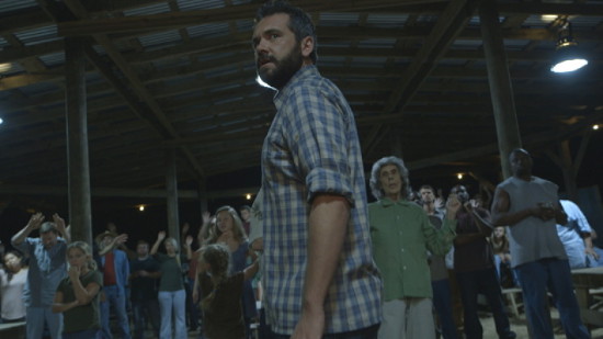 AJ Bowen en una imagen de The Sacrament, dirigida por Ti West