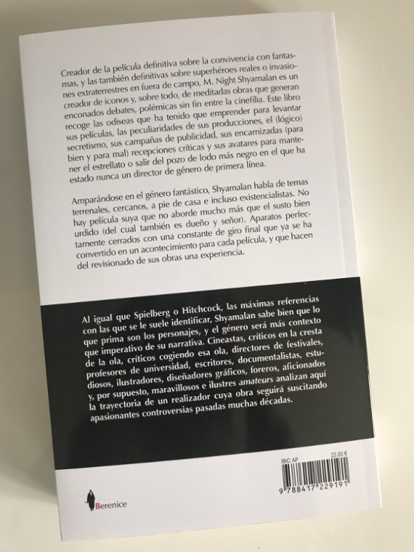 Contraportada del libro M. Night Shyamalan. El cineasta de cristal