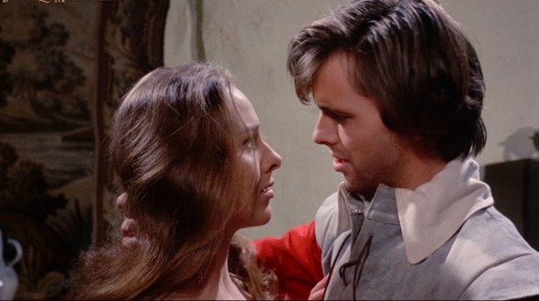 Hilary Heath e Ian Ogilvy en una imagen de Witchfinder General