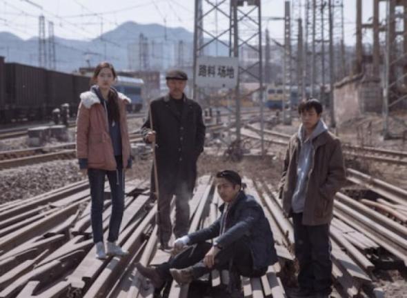 Una imagen de An Elephant Sitting Still