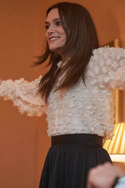 Una imagen de Silent Night, dirigida por Camille Griffin