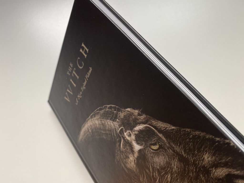 Vista de páginas libro UHD The Witch