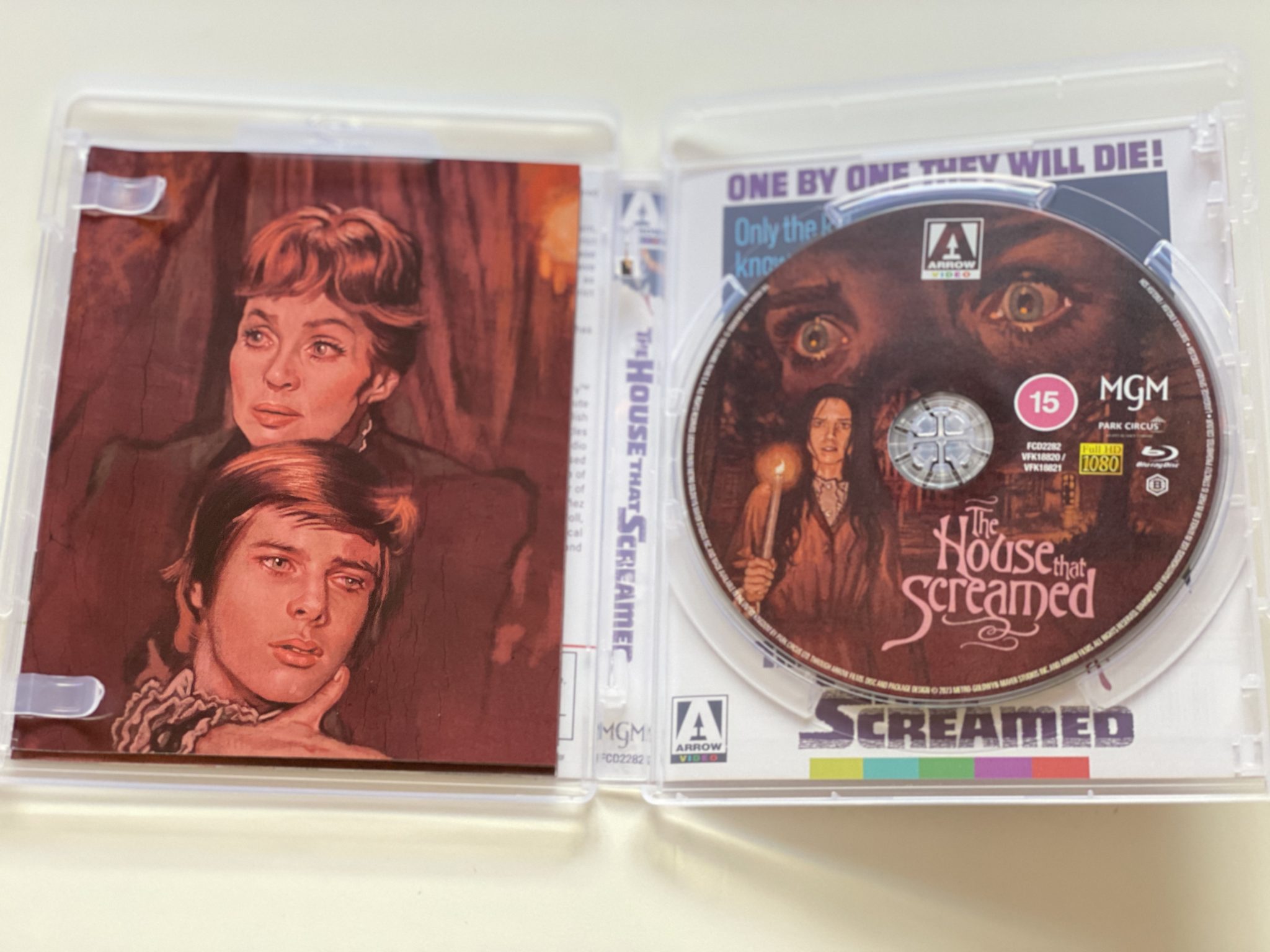 Interior del Blu-ray limitado de La residencia (The House that Screamed)