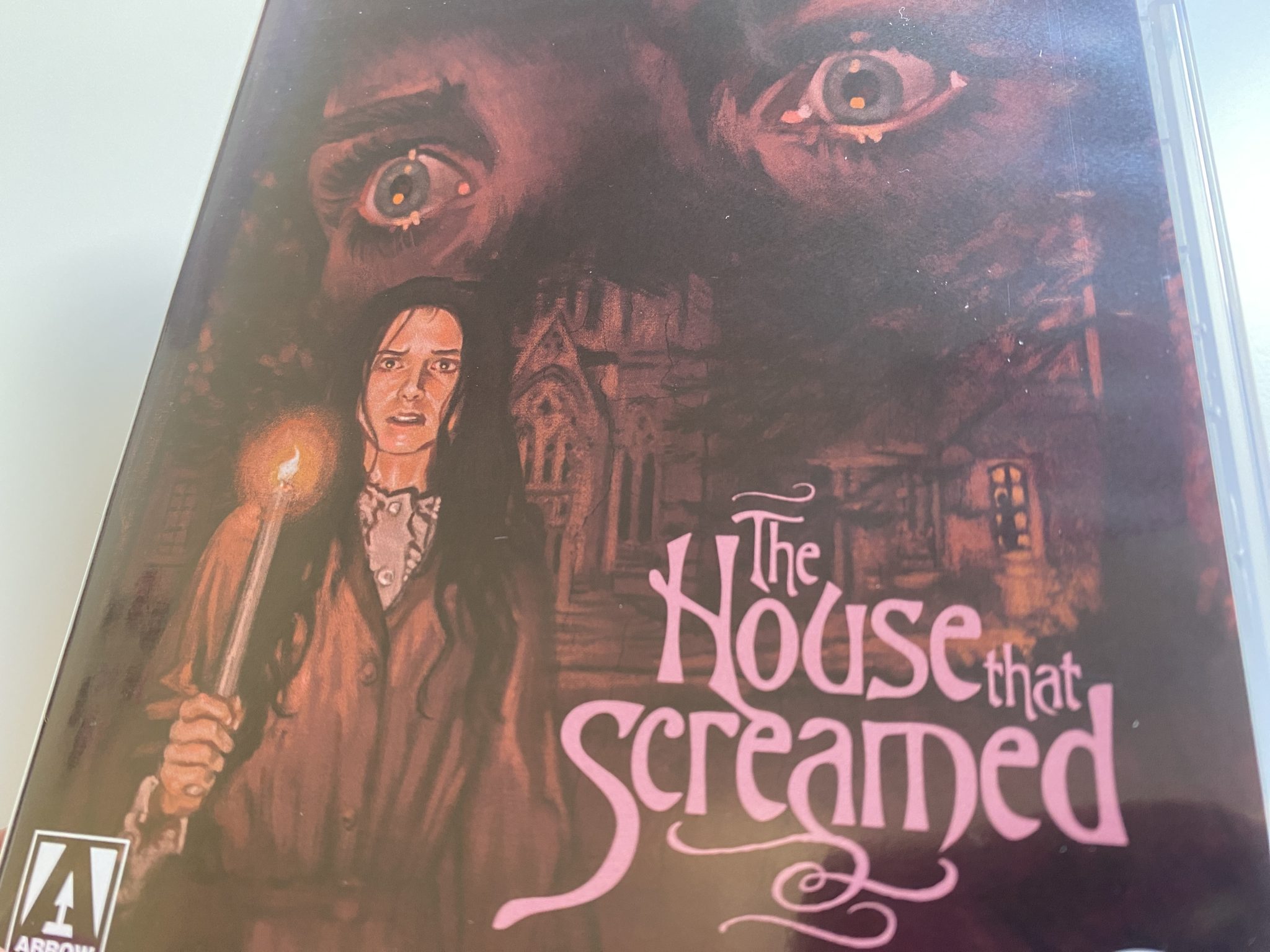 Detalle portada del Blu-ray limitado de La residencia (The House that Screamed)