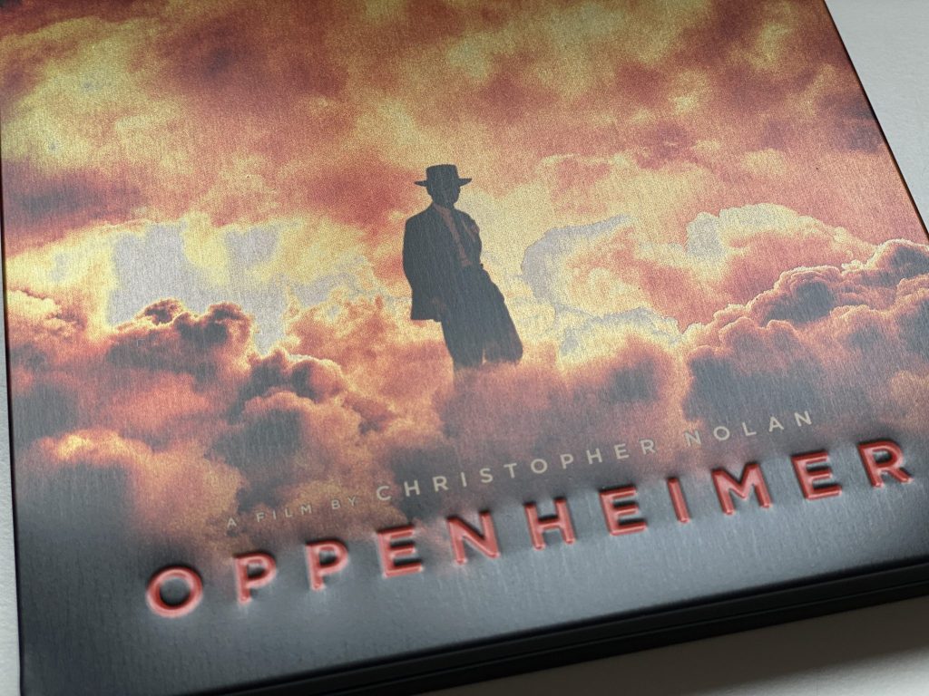 Oppenheimer steelbook detalle bajorrelieve
