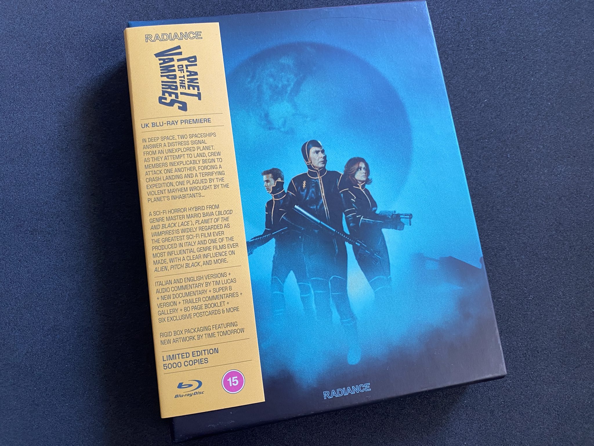 Planet of the Vampires Blu-ray box frontal con obi