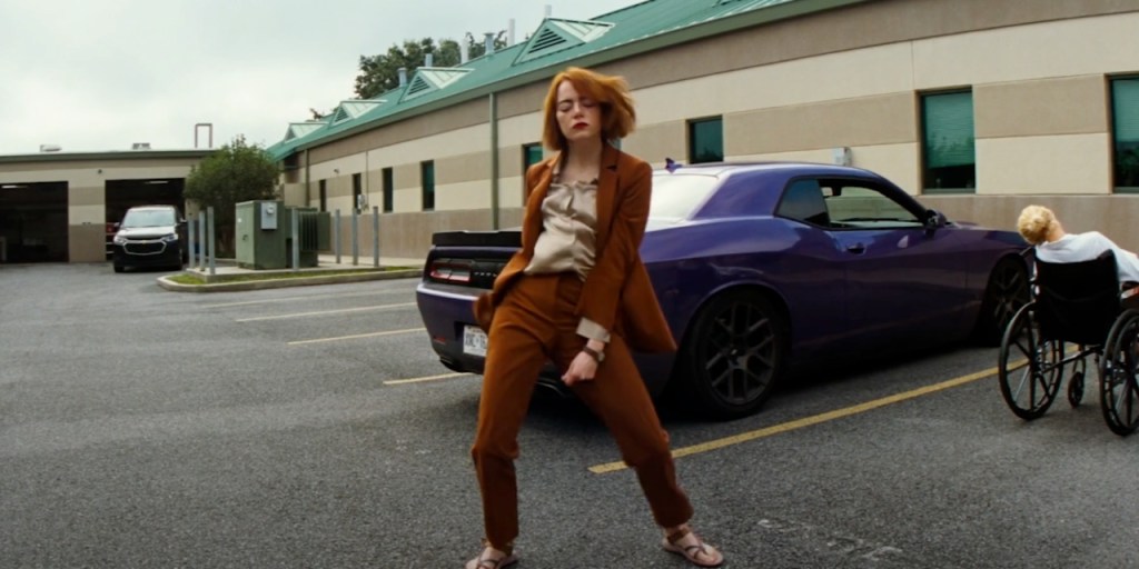 Emma Stone en una escena de Kinds of Kindness