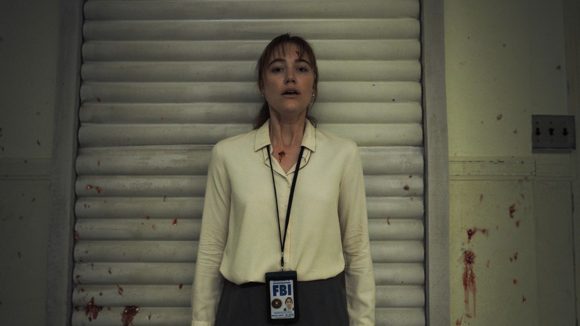 Maika Monroe como la agente Lee Harker