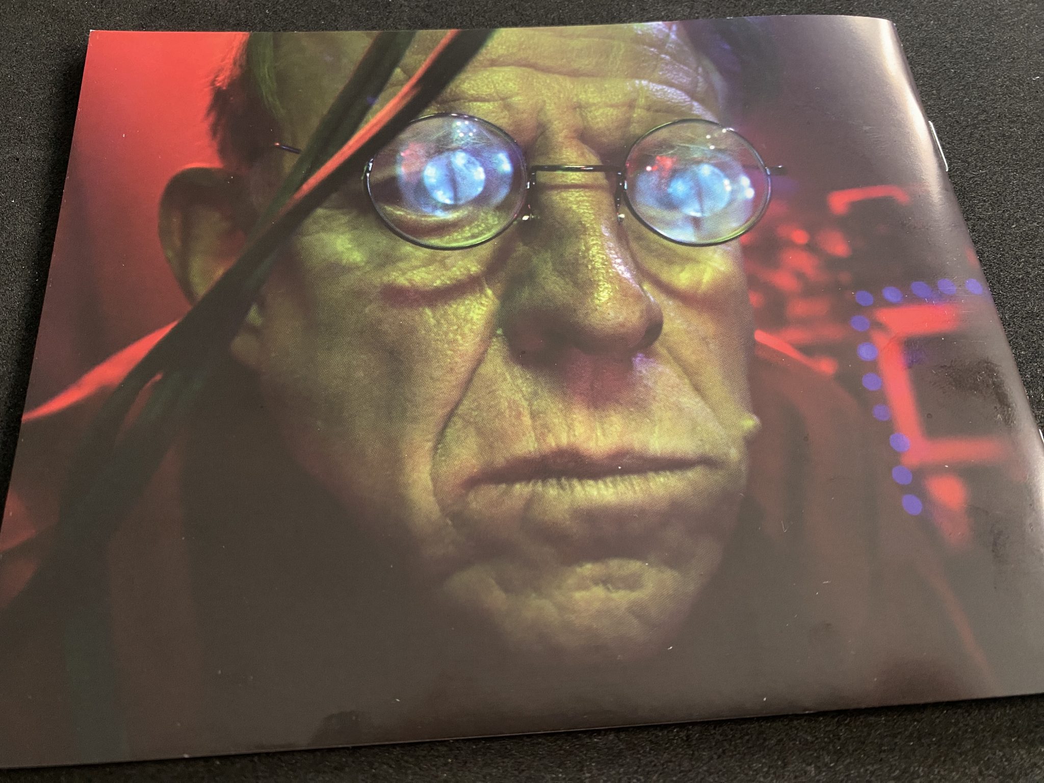 Mad God Blu-ray box set contraportada libreto ensayo