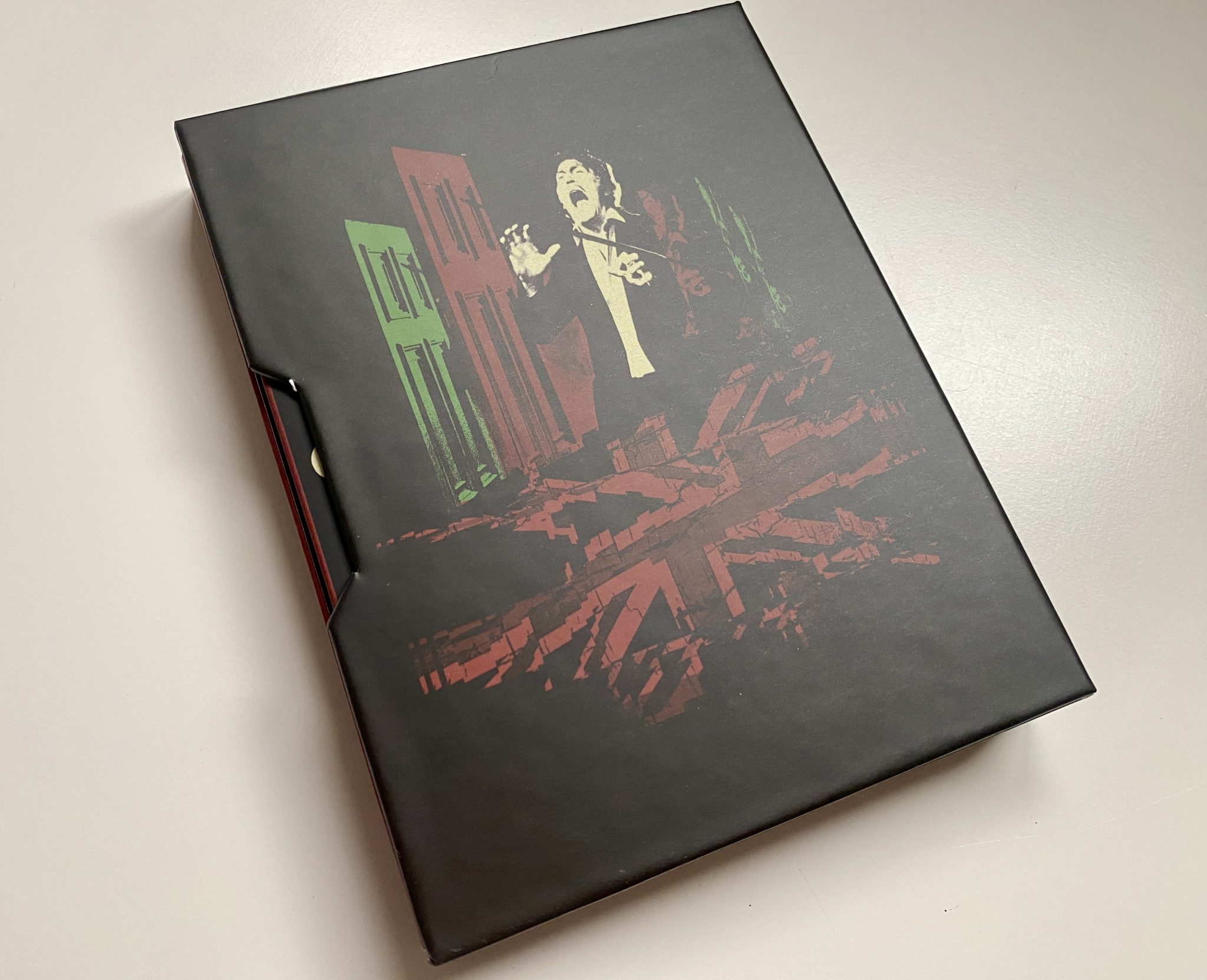 Cruel Britannia Blu-ray contraportada