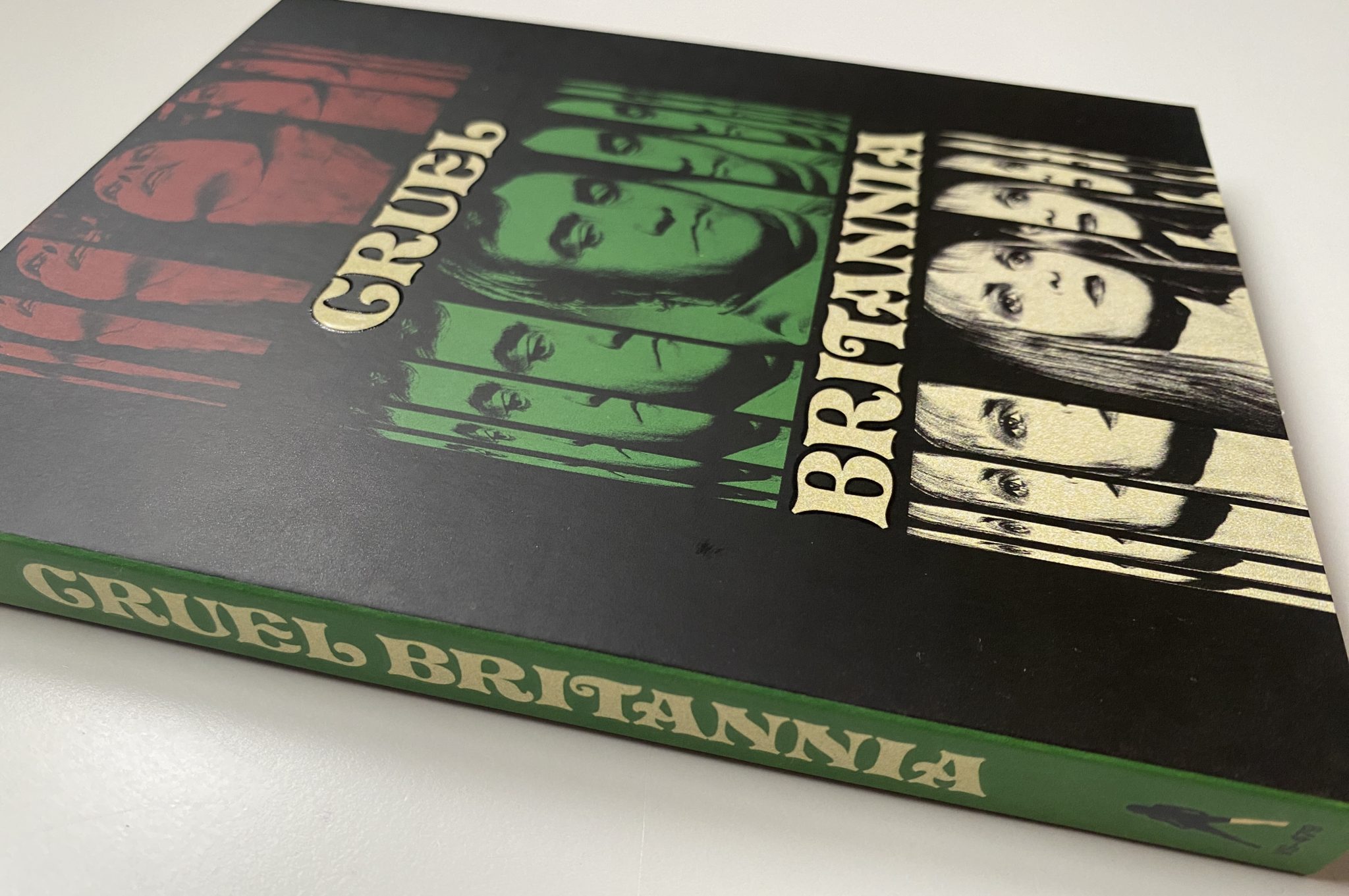 Cruel Britannia Blu-ray lateral funda