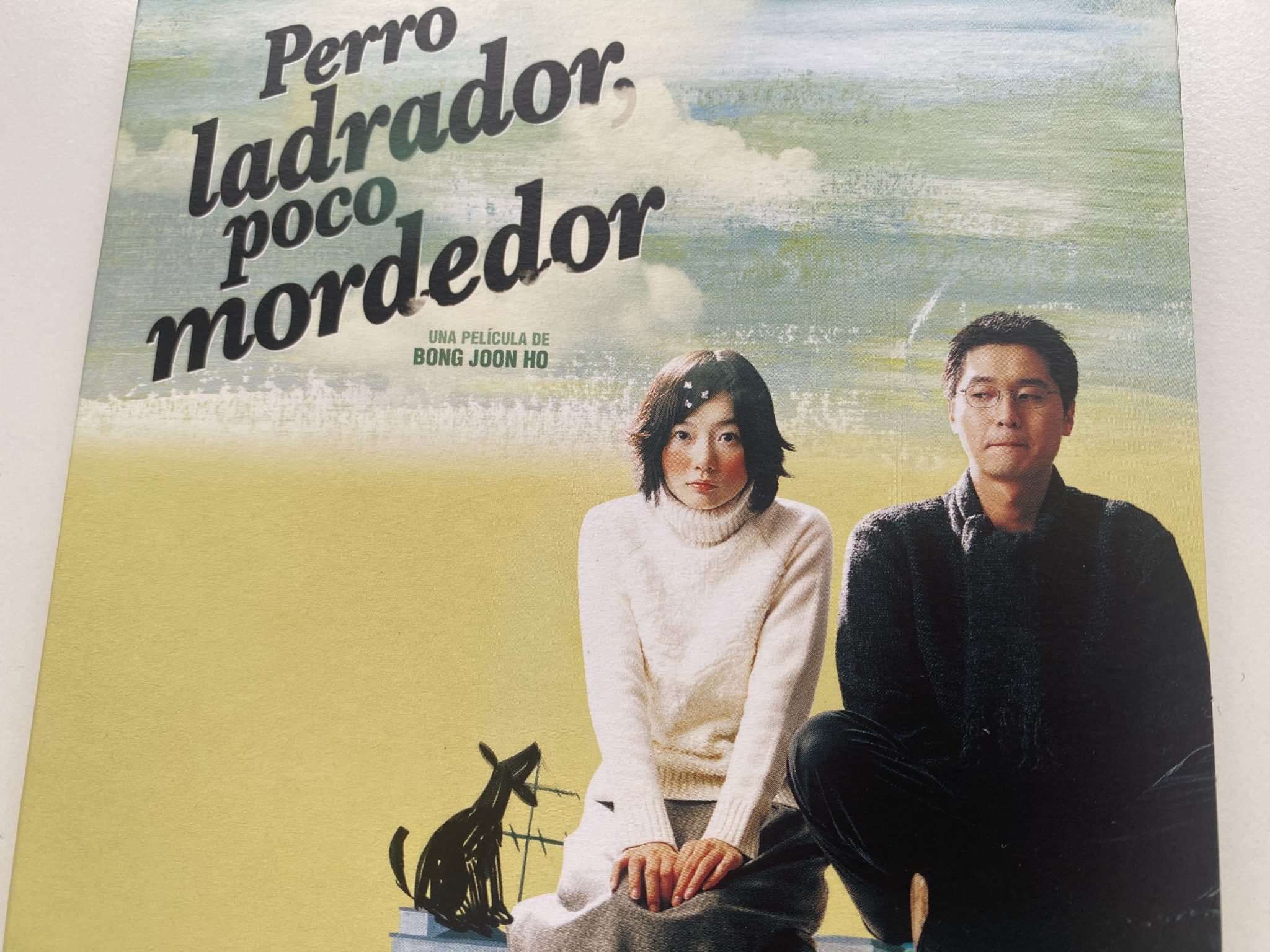 Perro ladrador, poco mordedor digipack detalle portada