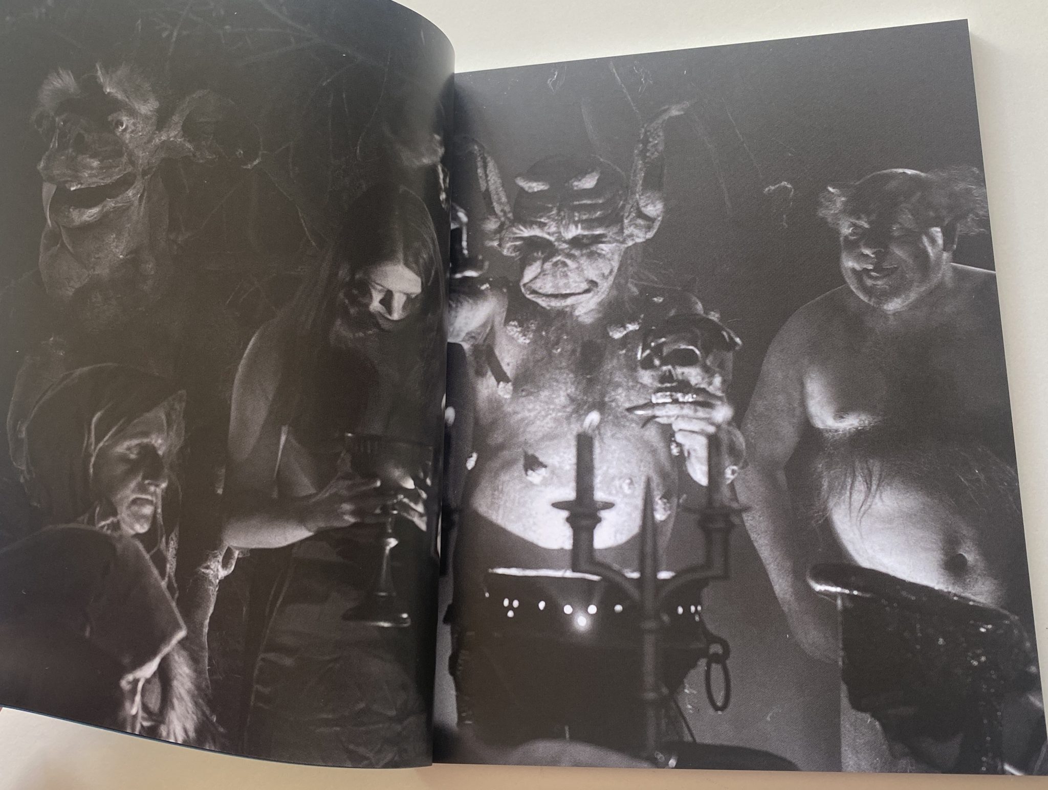 Häxan Blu-ray box set Radiance páginas interiores libro