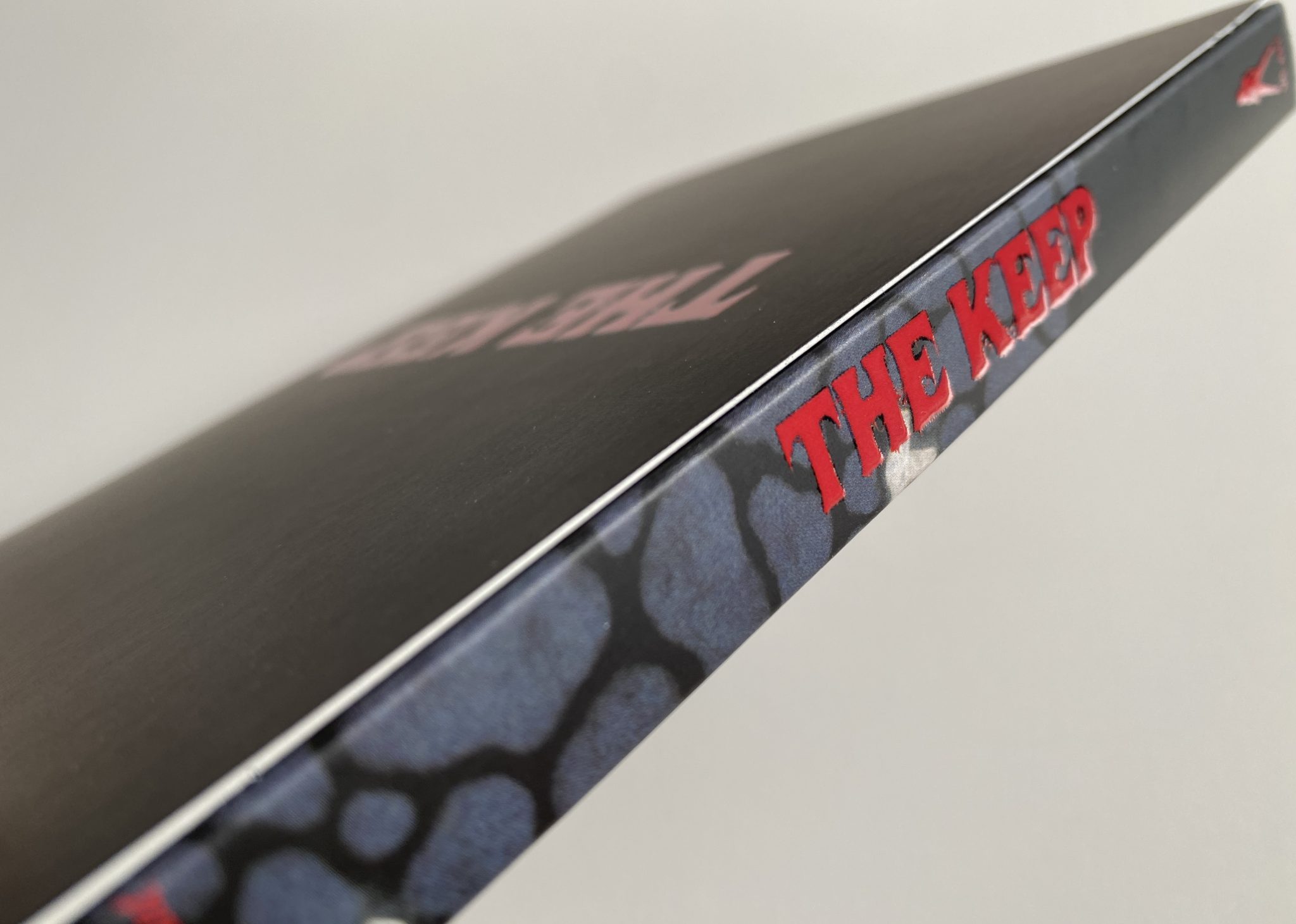 The Keep 4k detalle vista lateral slipcover