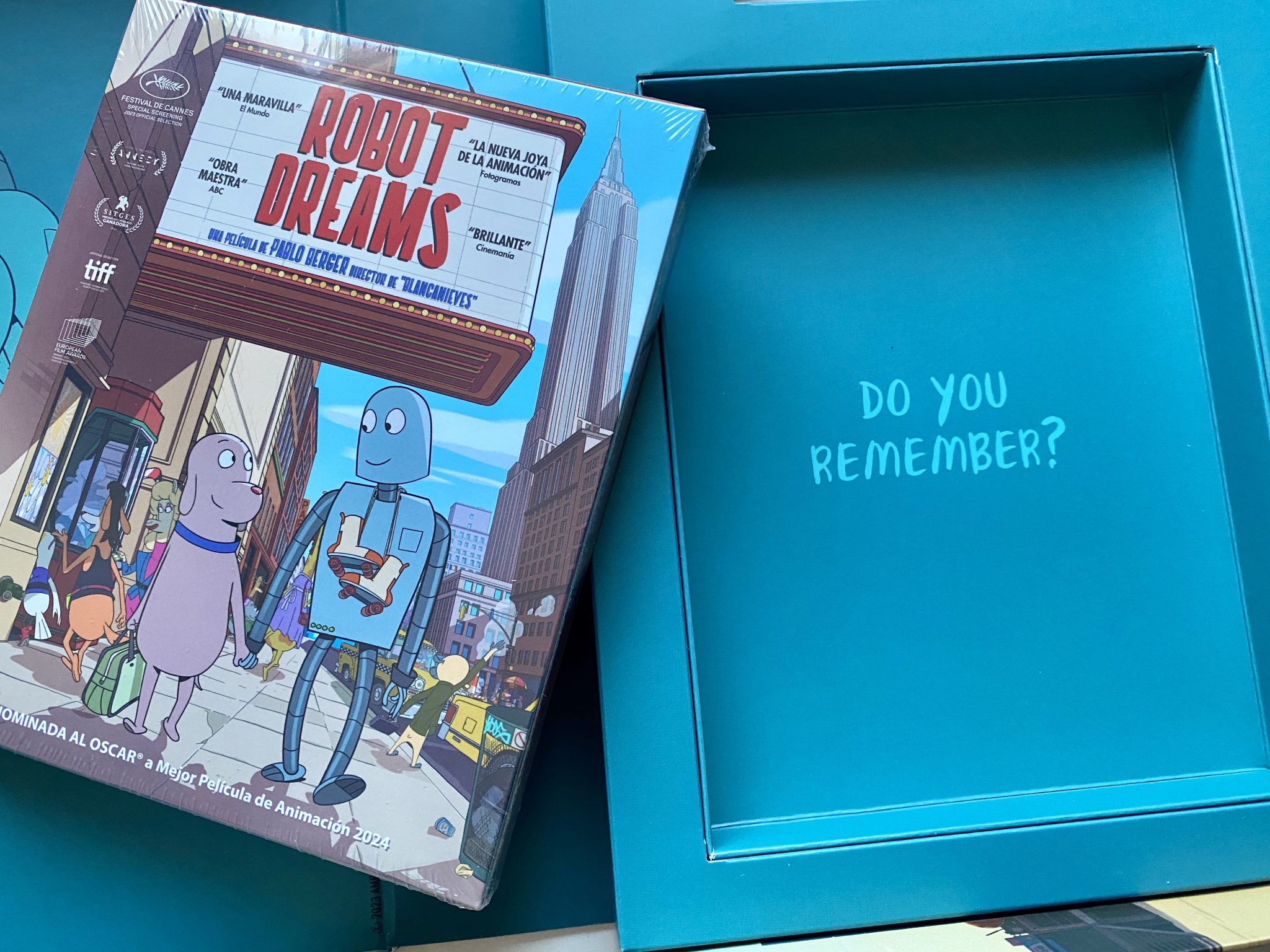 Robot Dreams Blu-ray Edición Coleccionista - Película y fondo de caja