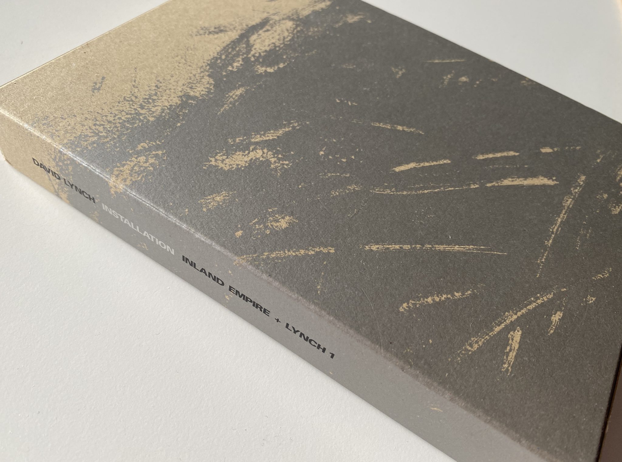 Pack David Lynch Installation en DVD - contraportada ladeada