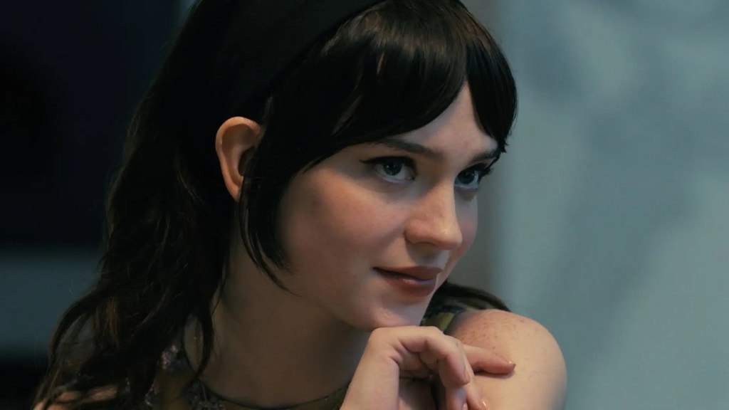 Sophie Thatcher en La acompañante, dirigida por Drew Hancock