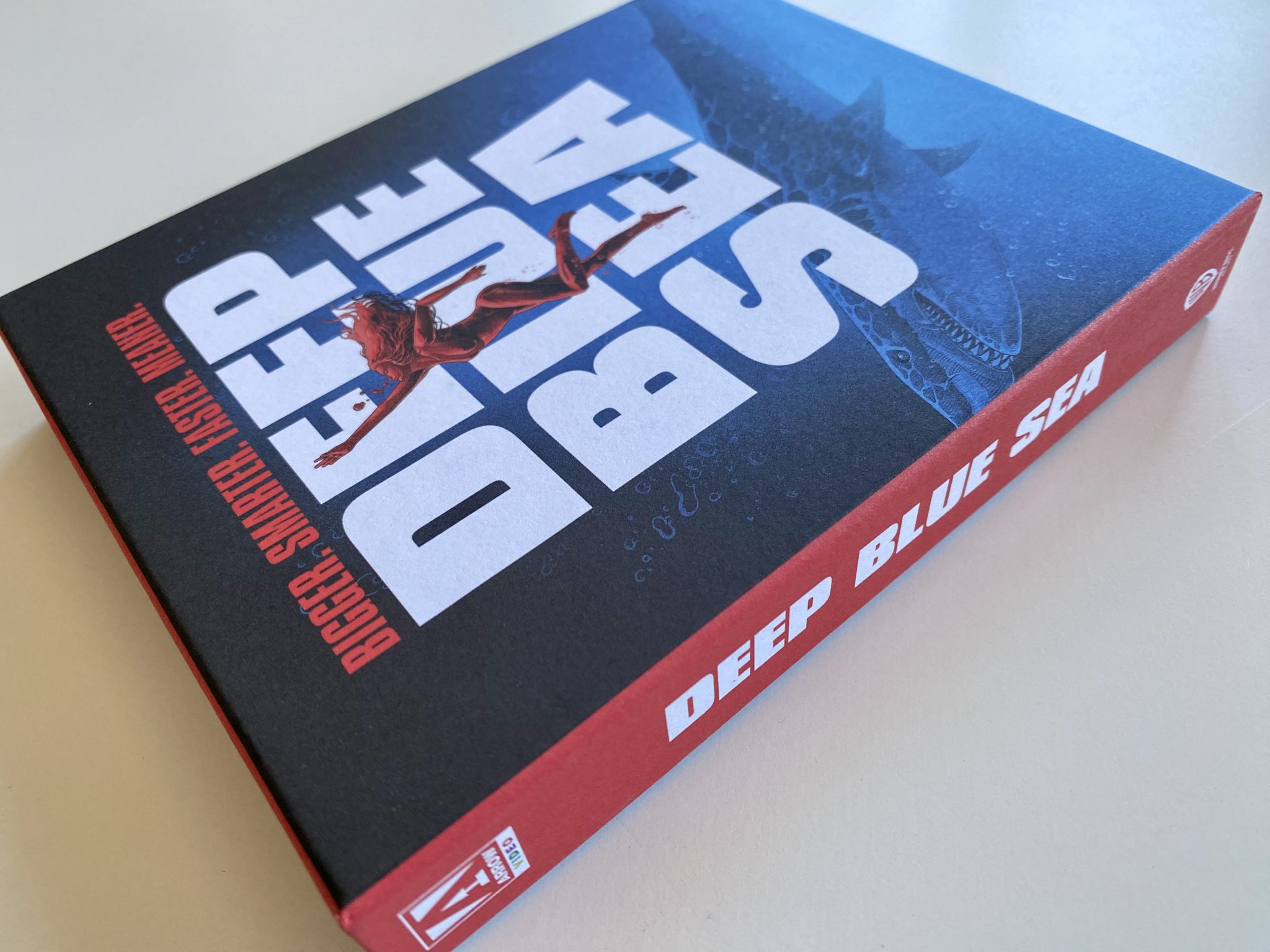 Deep Blue Sea - lateral