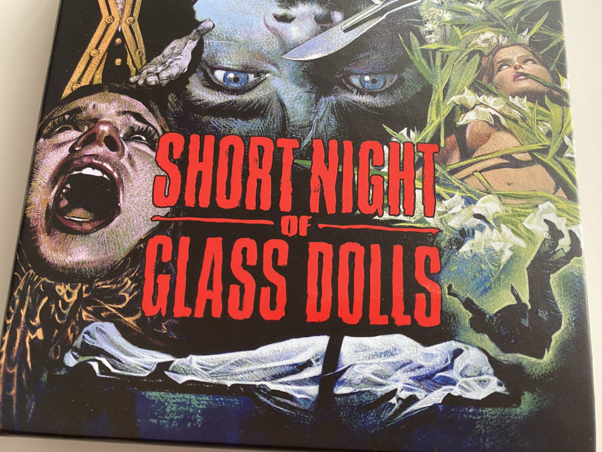 Short Night of the Glass Dolls frontal inferior