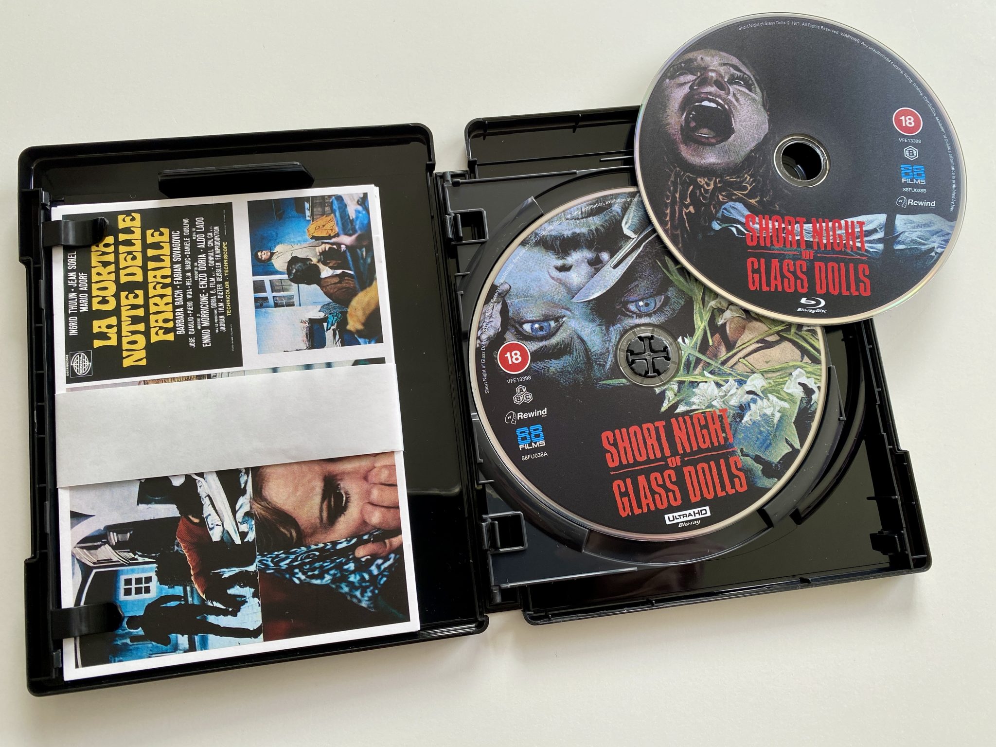 Short Night of the Glass Dolls apertura amaray