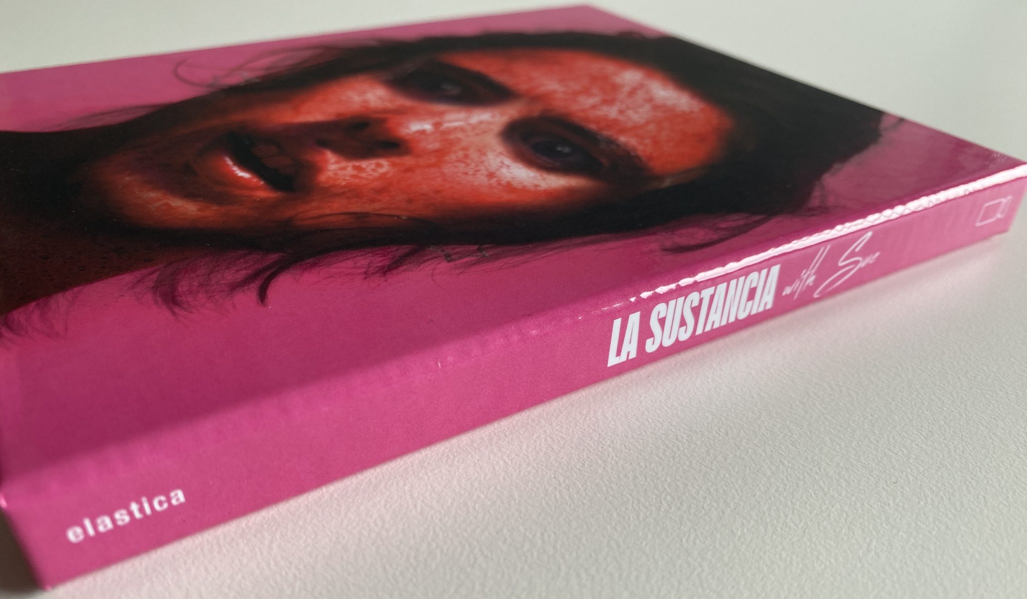 La sustancia Blu-ray Elastica - lateral slipcase