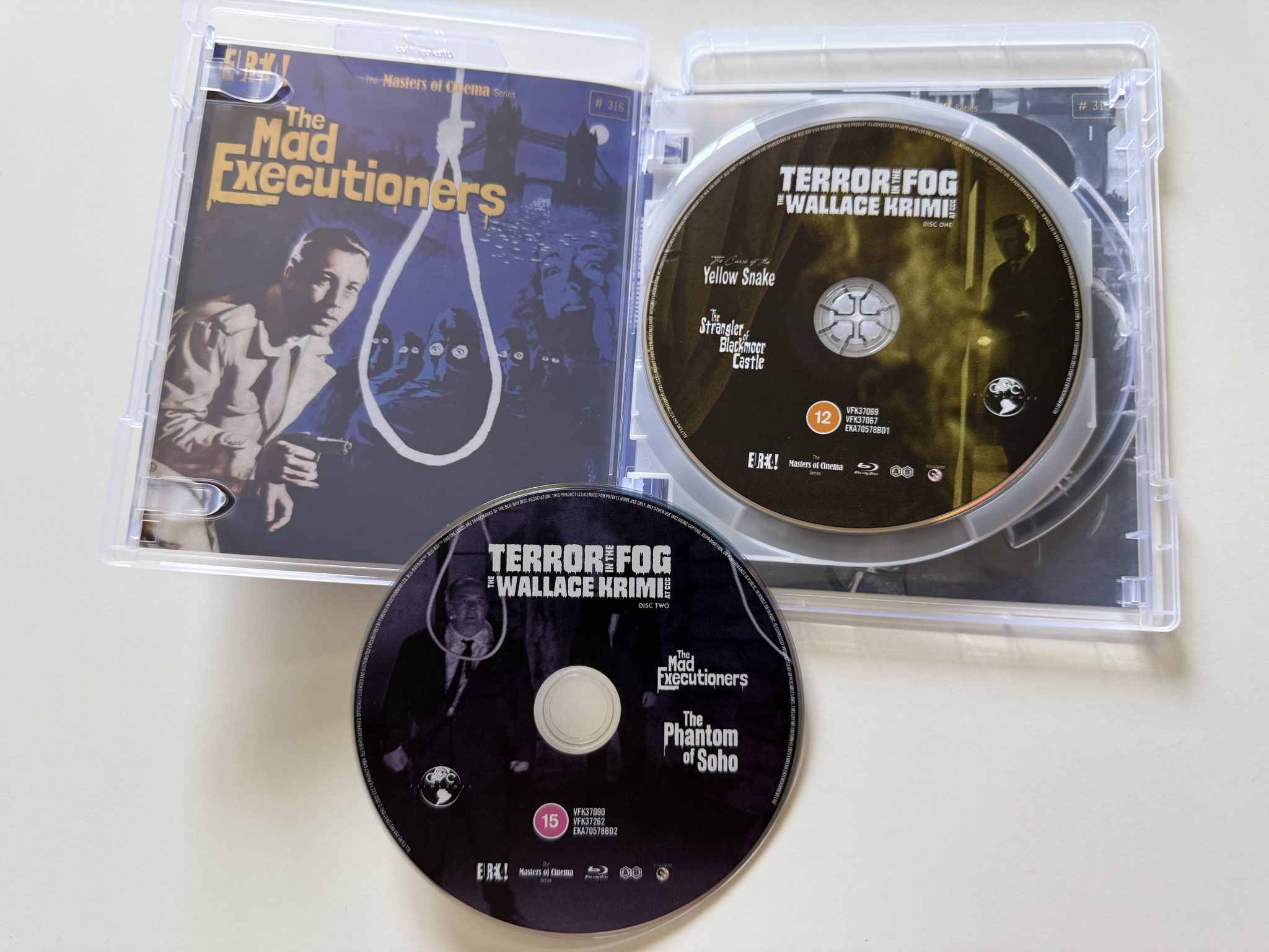 Blu-ray amaray 2 - discs inside