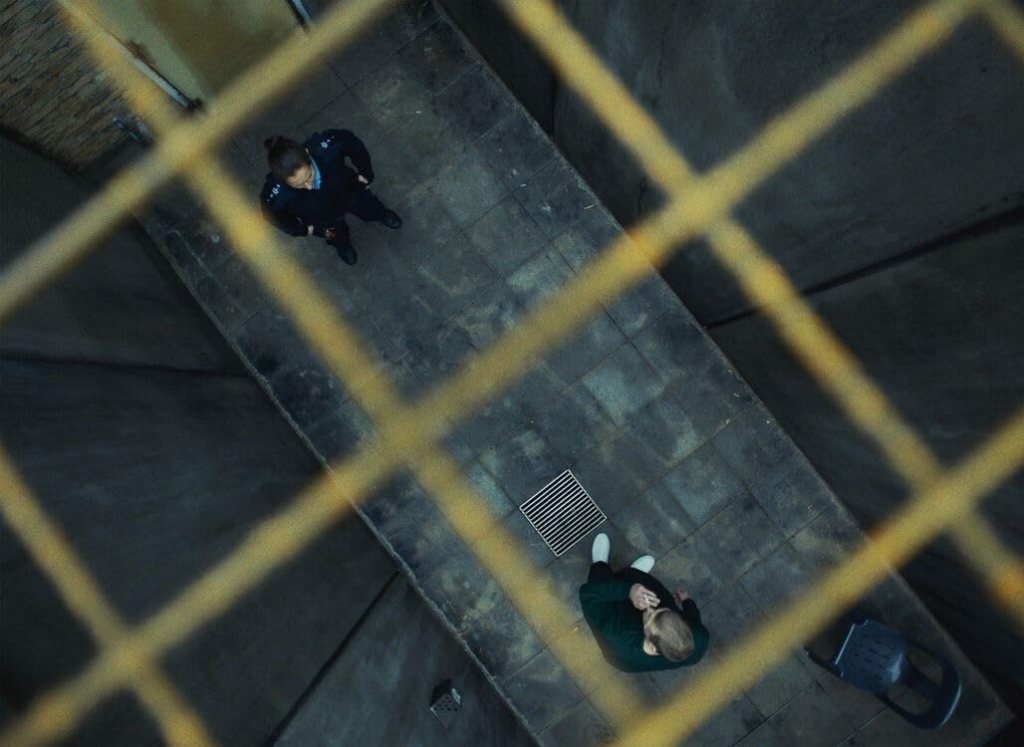 Escena de Condenados (Vøgter), dirigida por Gustav Möller