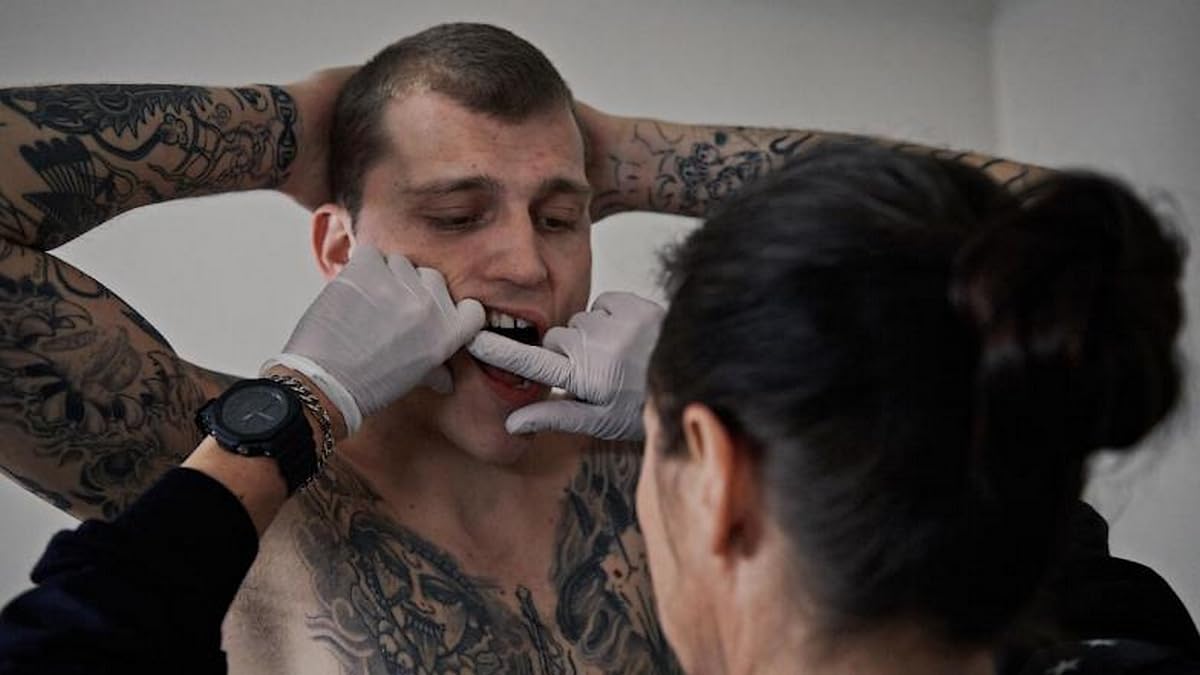 Escena de Condenados (Vøgter), dirigida por Gustav Möller