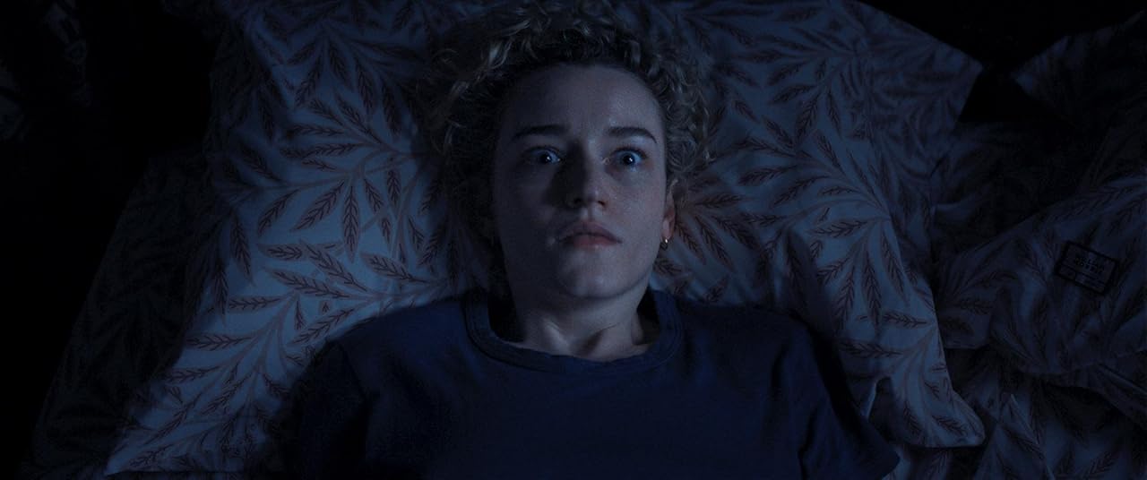 Julia Garner en Weapons, dirigida por Zach Cregger