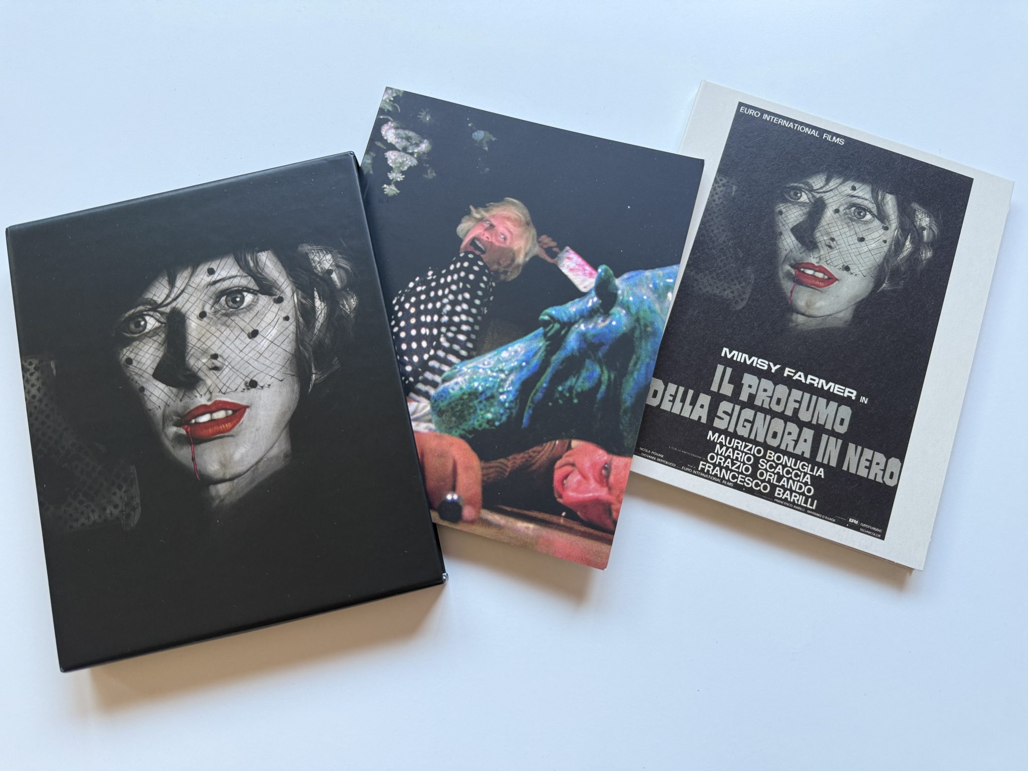 The Perfume of the Lady in Black 4k - Contents