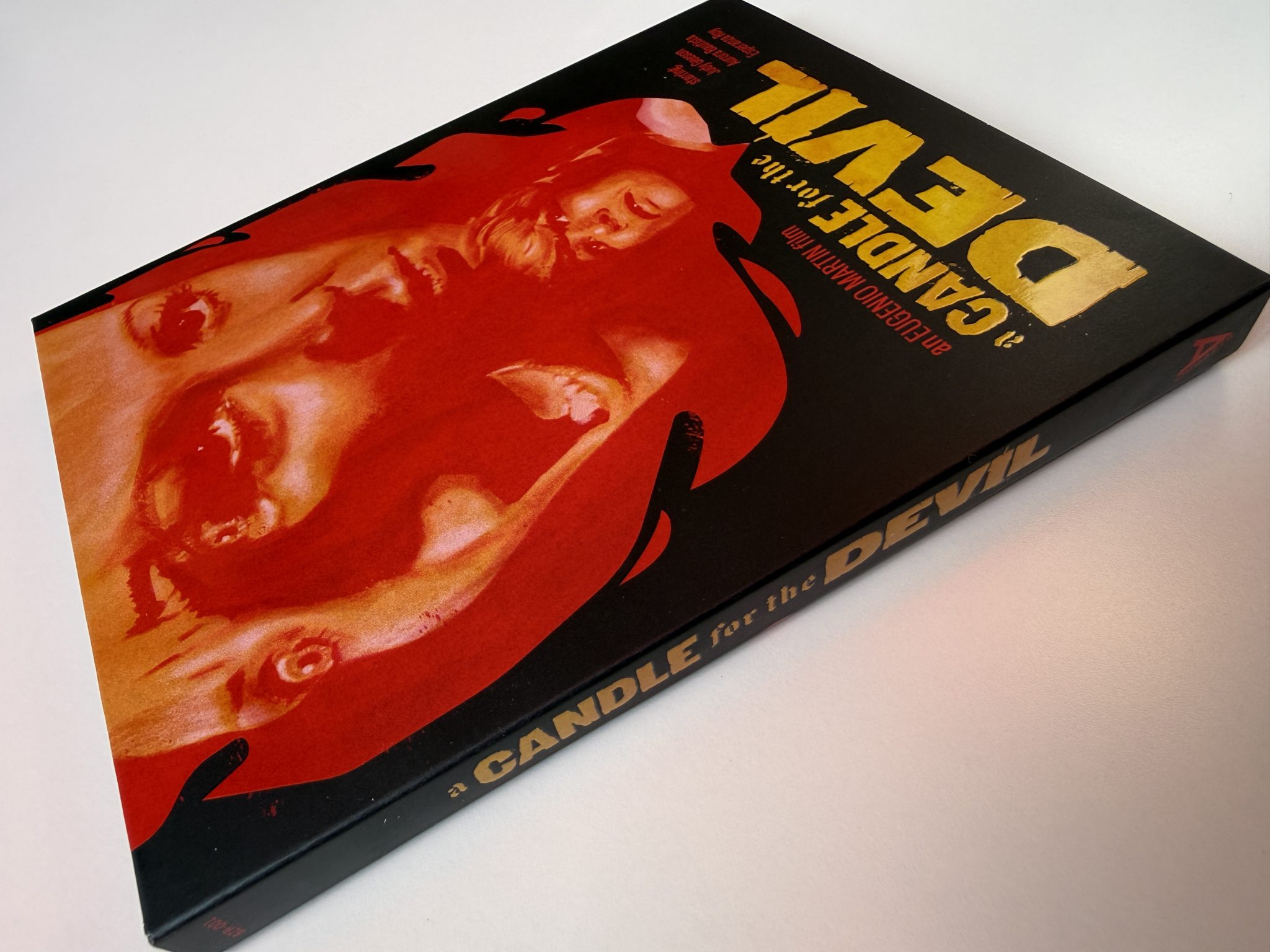 Una vela para el diablo 4K - Slipcover sided