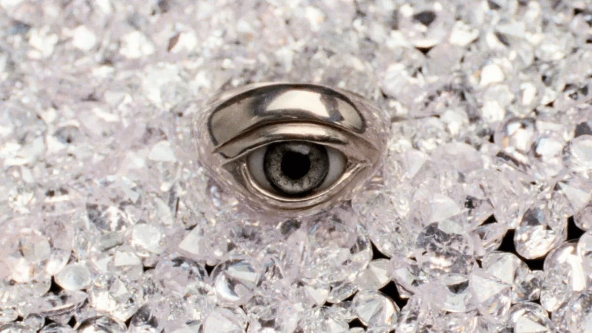 Una imagen de Reflection in a Dead Diamond, dirigida por Hélène Cattet y Bruno Forzani