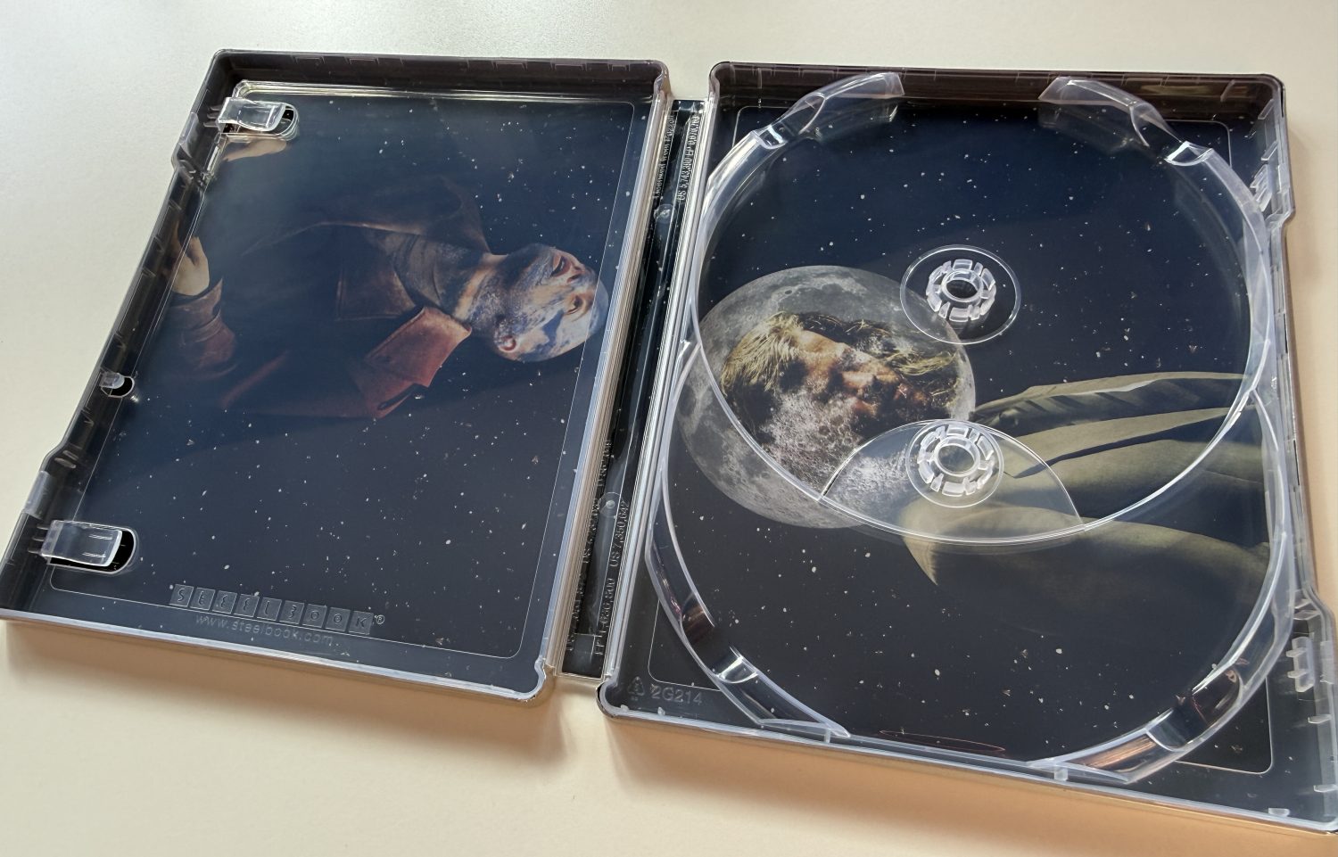 Bugonia Limited Edition Steelbook - Interior w/o discs