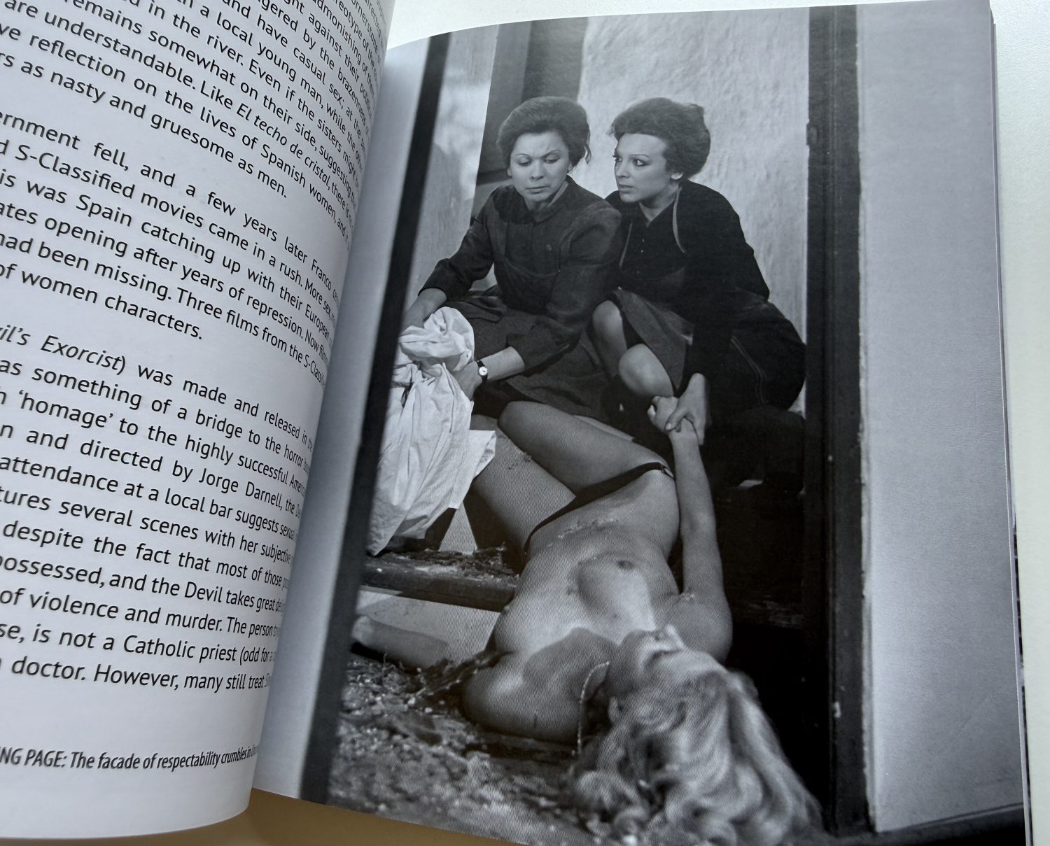 Exorcismo Blu-ray Severin Box Set - Book pages 3