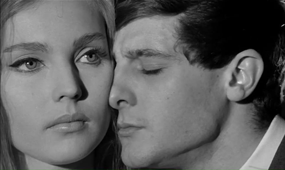 Dyanik Zurakowska y Emilio Gutiérrez Caba en La llamada, dirigida por Javier Setó