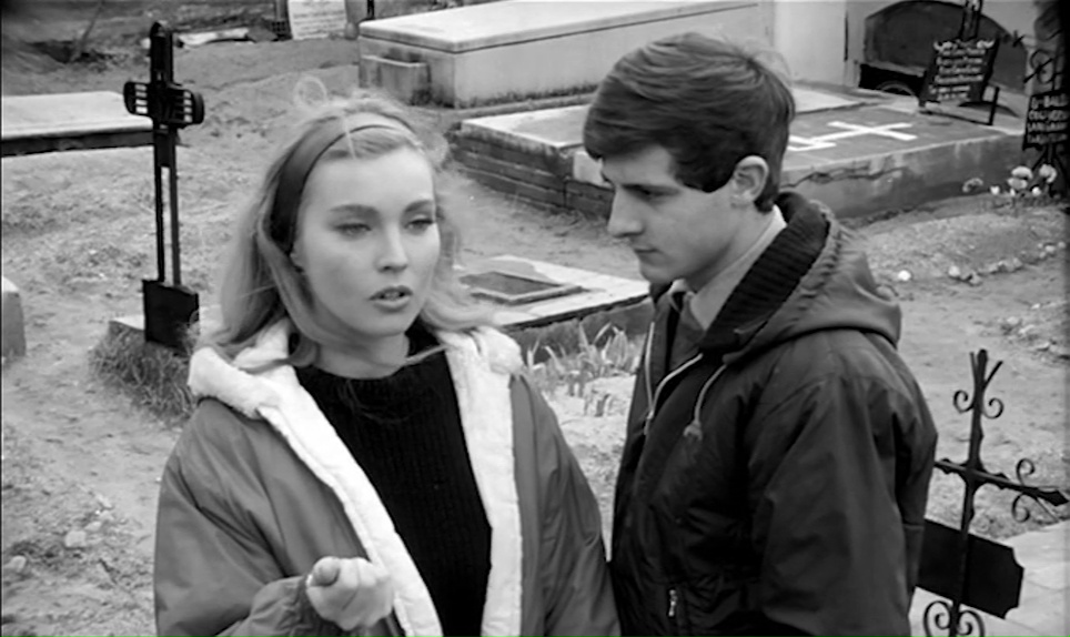 Dyanik Zurakowska y Emilio Gutiérrez Caba en una escena temprana de La llamada, dirigida por Javier Setó