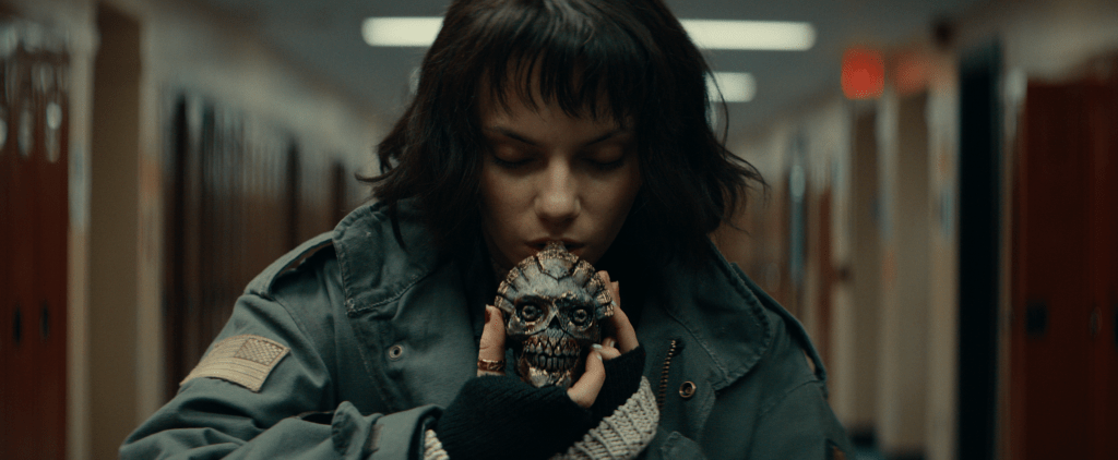 Dafne Keen en Whistle, dirigida por Corin Hardy