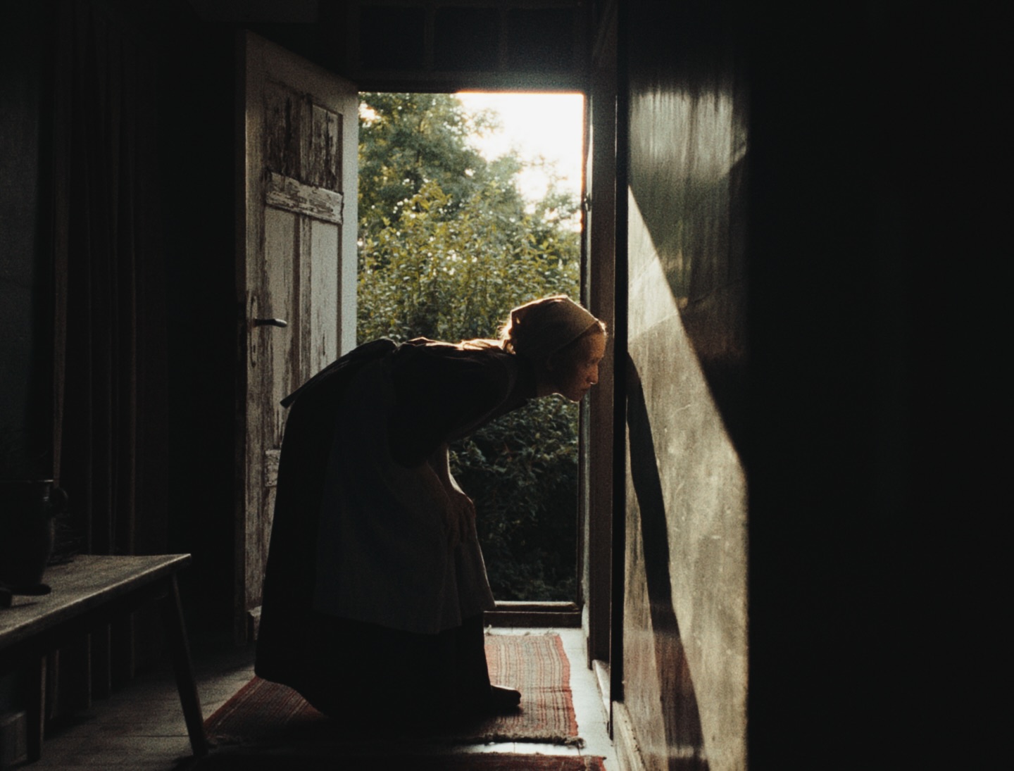 La sirvienta de El sonido de la caída, dirigida por Mascha Schilinski