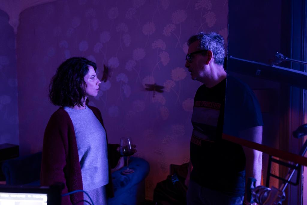 Maribel Verdú y Cristian Bernard en el rodaje de Bajo tus pies