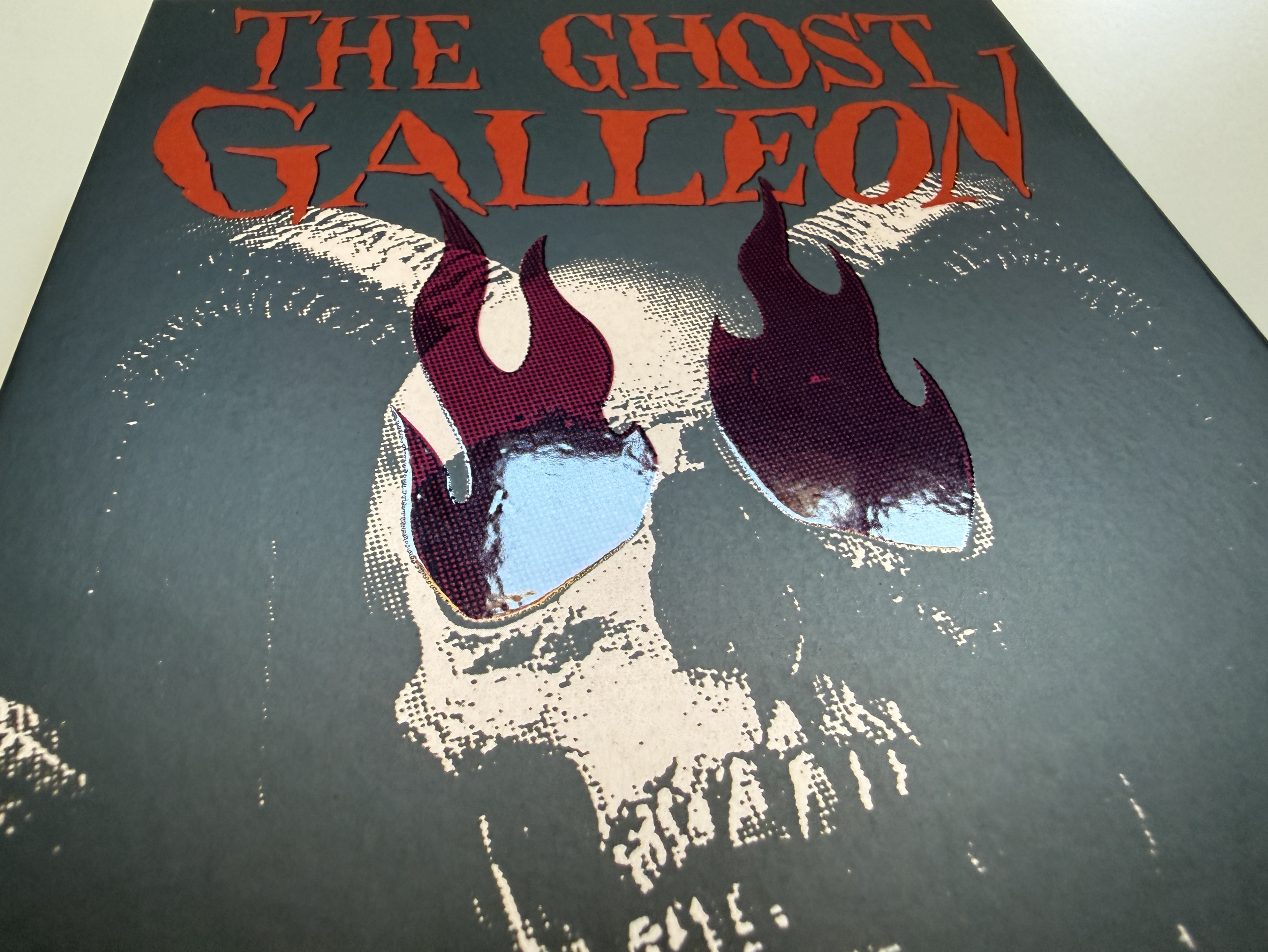 El buque maldito Blu-ray - Front slipcover glossy detail