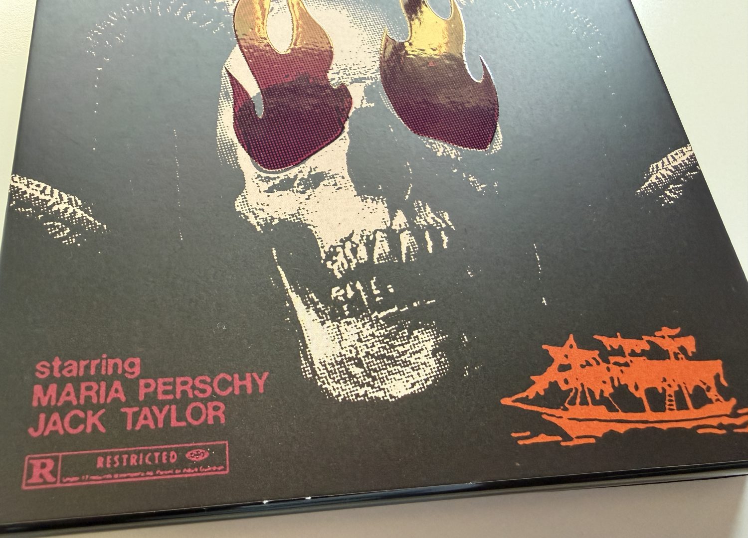 El buque maldito Blu-ray - Front slipcover bottom detail