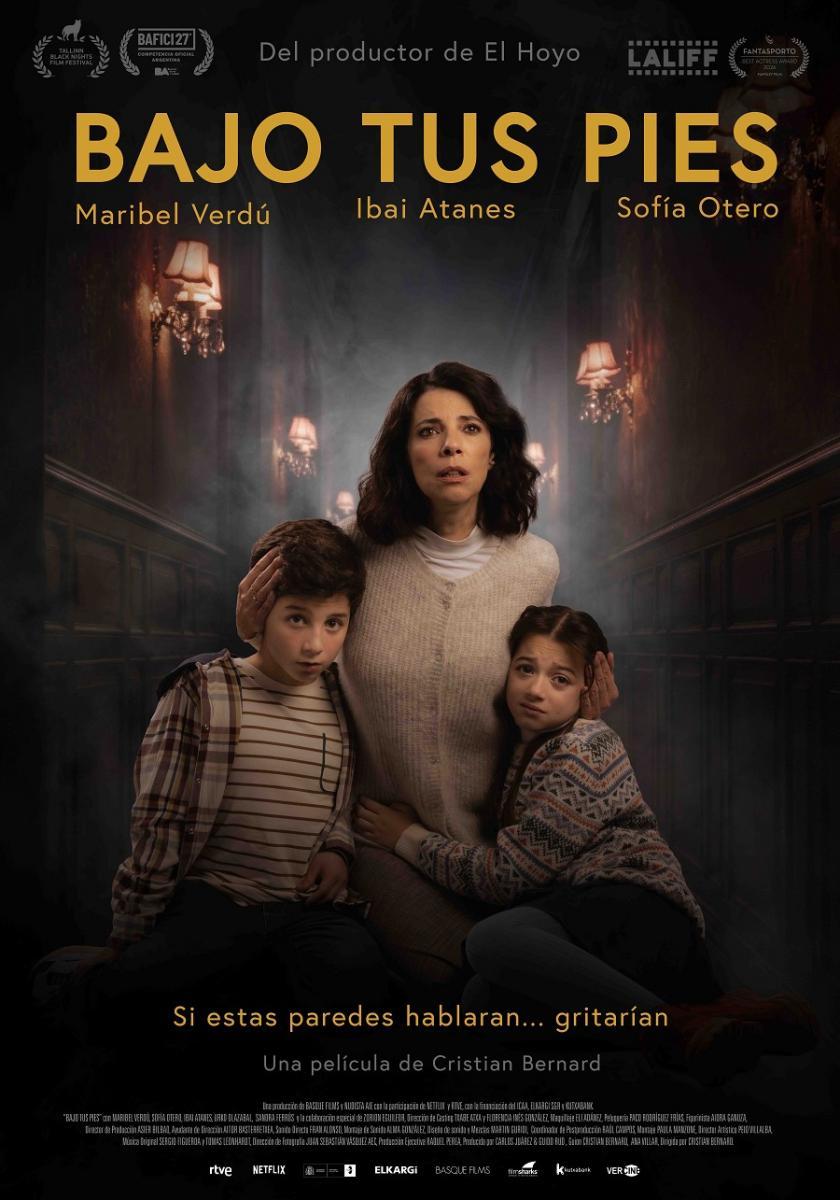 Póster español de Bajo tus pies, dirigida por Cristian Bernard