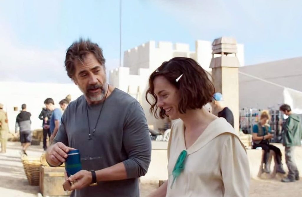 Javier Bardem y Victoria Luengo en El ser querido