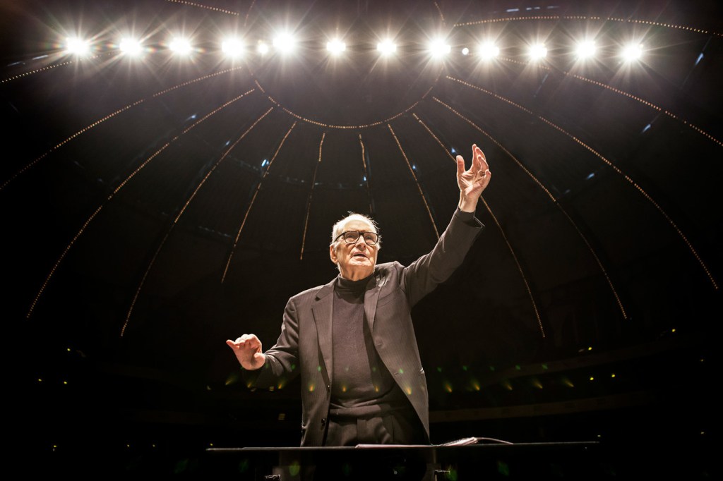 Ennio Morricone, director de orquesta