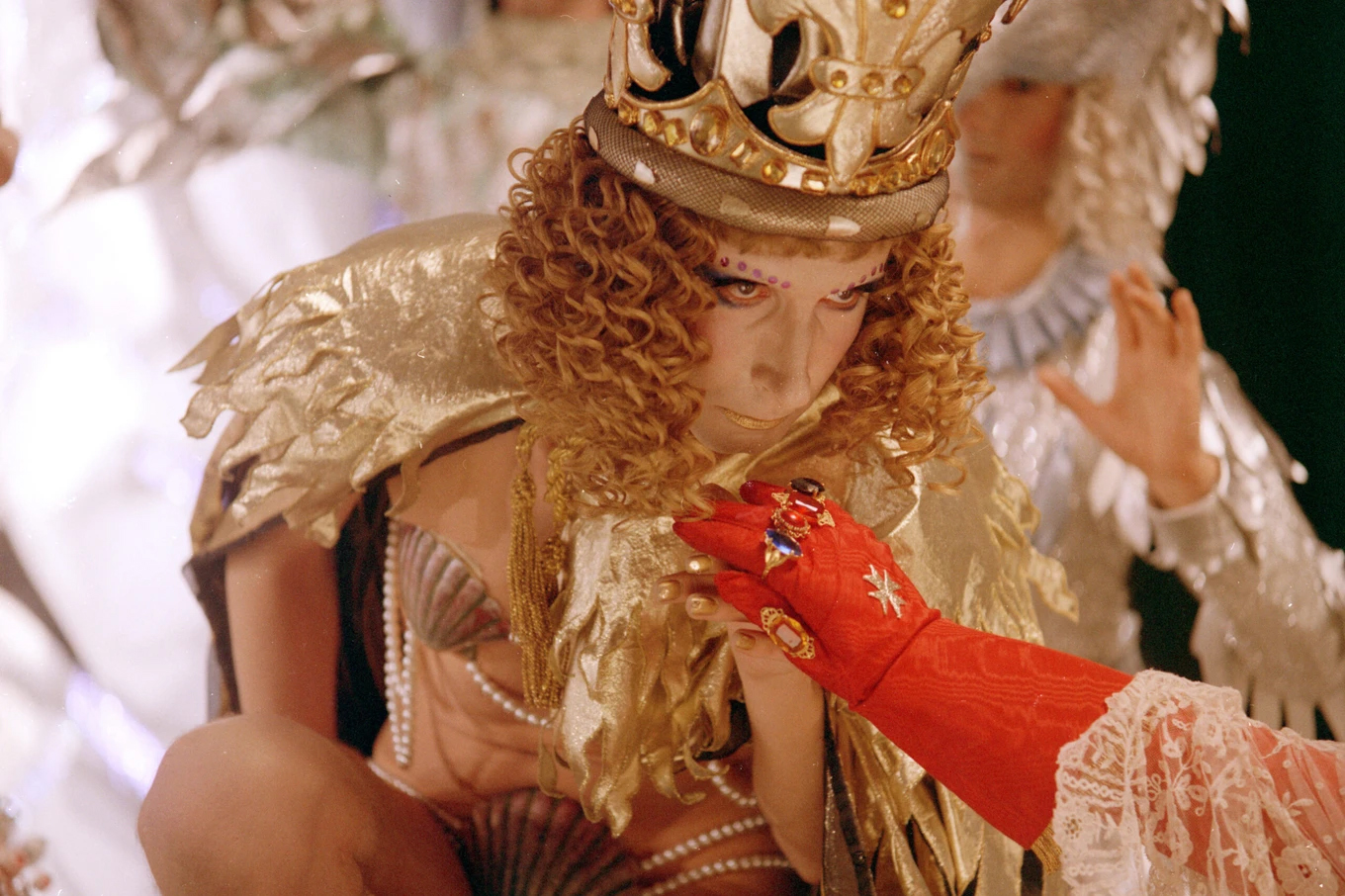 El cardenal que ostenta el poder en The Devils, dirigida por Ken Russell